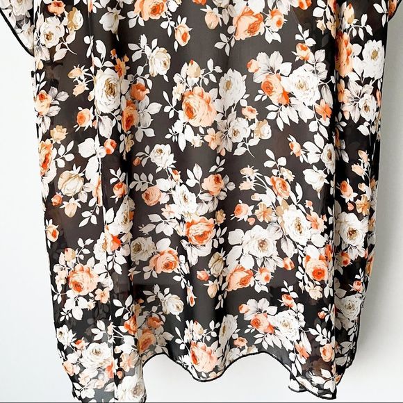Beautiful Flowy Flower Kimono Throw 🌹 - Picture 8 of 9